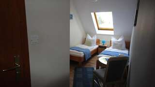 Отели типа «постель и завтрак» Blekitna Laguna Pobierowo Поберово Стандартный двухместный номер с 2 отдельными кроватями-2